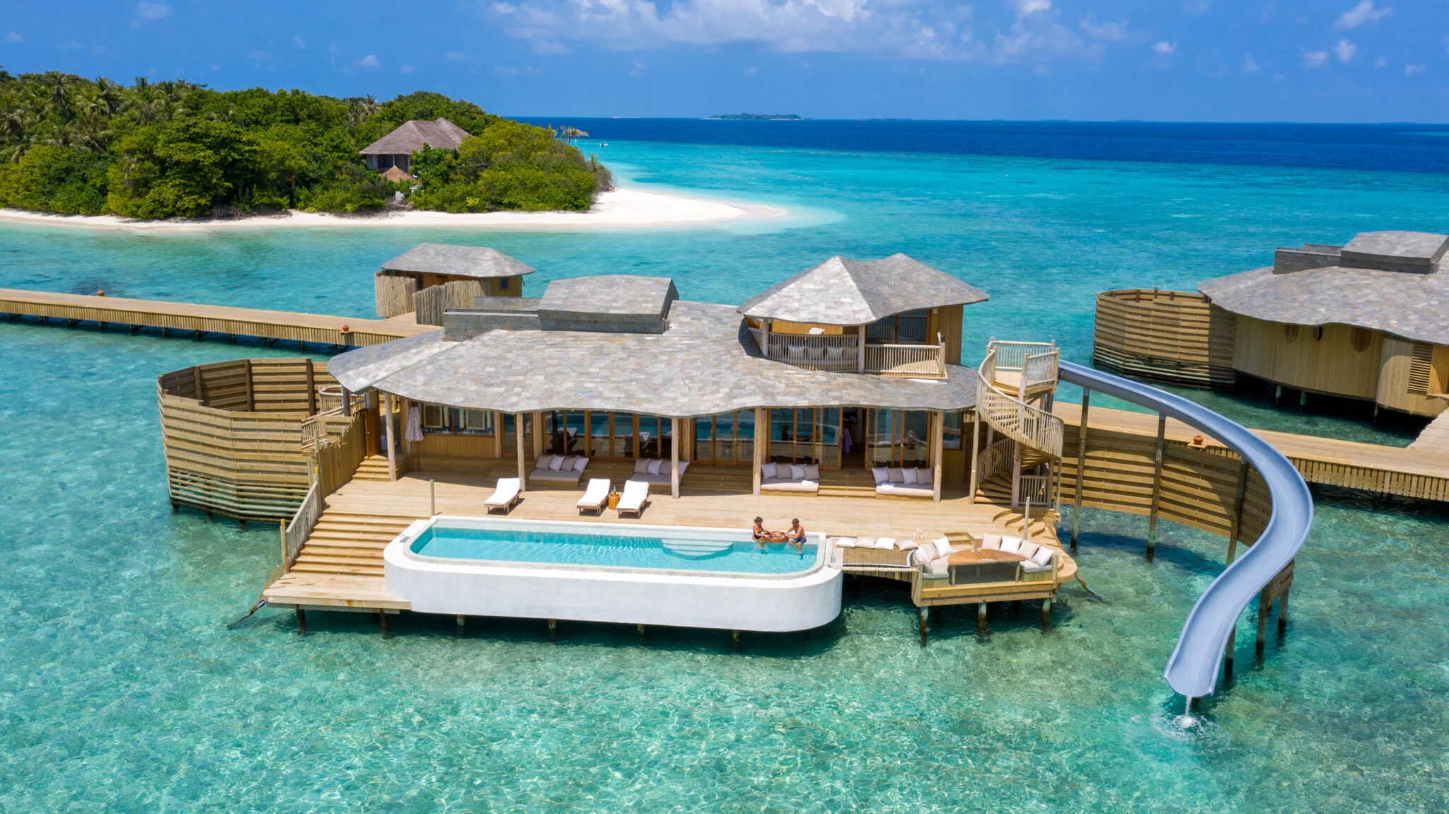 imgi_102_Soneva-Fushi-Floating-Breakfast_Photo-Credit_-Julia-Neeson-julesandbeyond-for-Soneva.-All-images-remain-the-property-of-Soneva.-Credits-must-be-